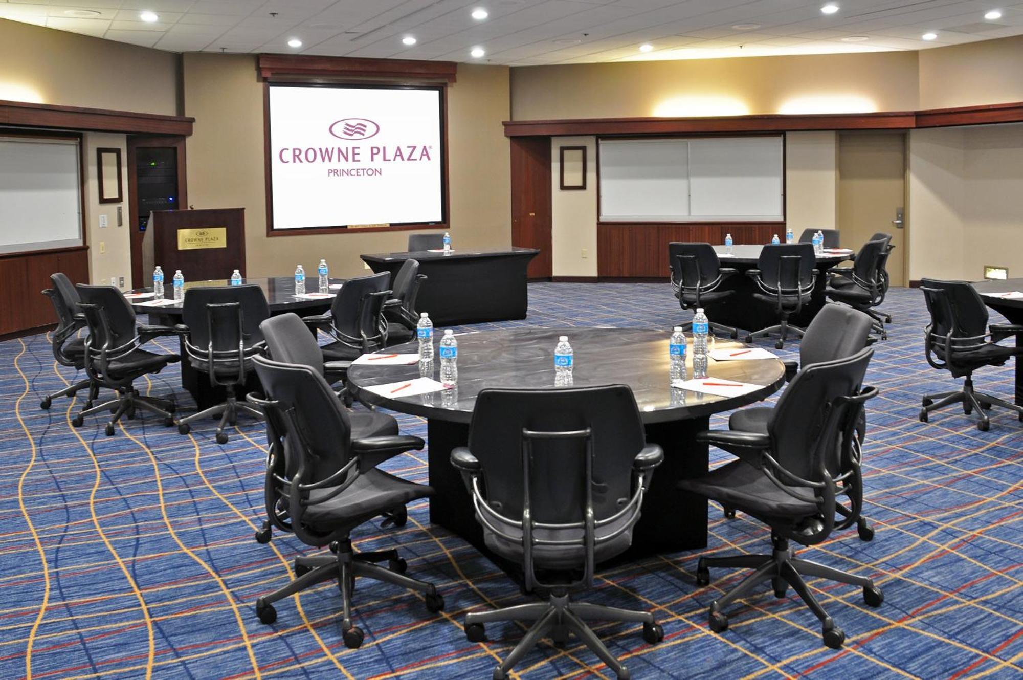 Crowne Plaza Princeton - Conference Center By Ihg Exterior photo