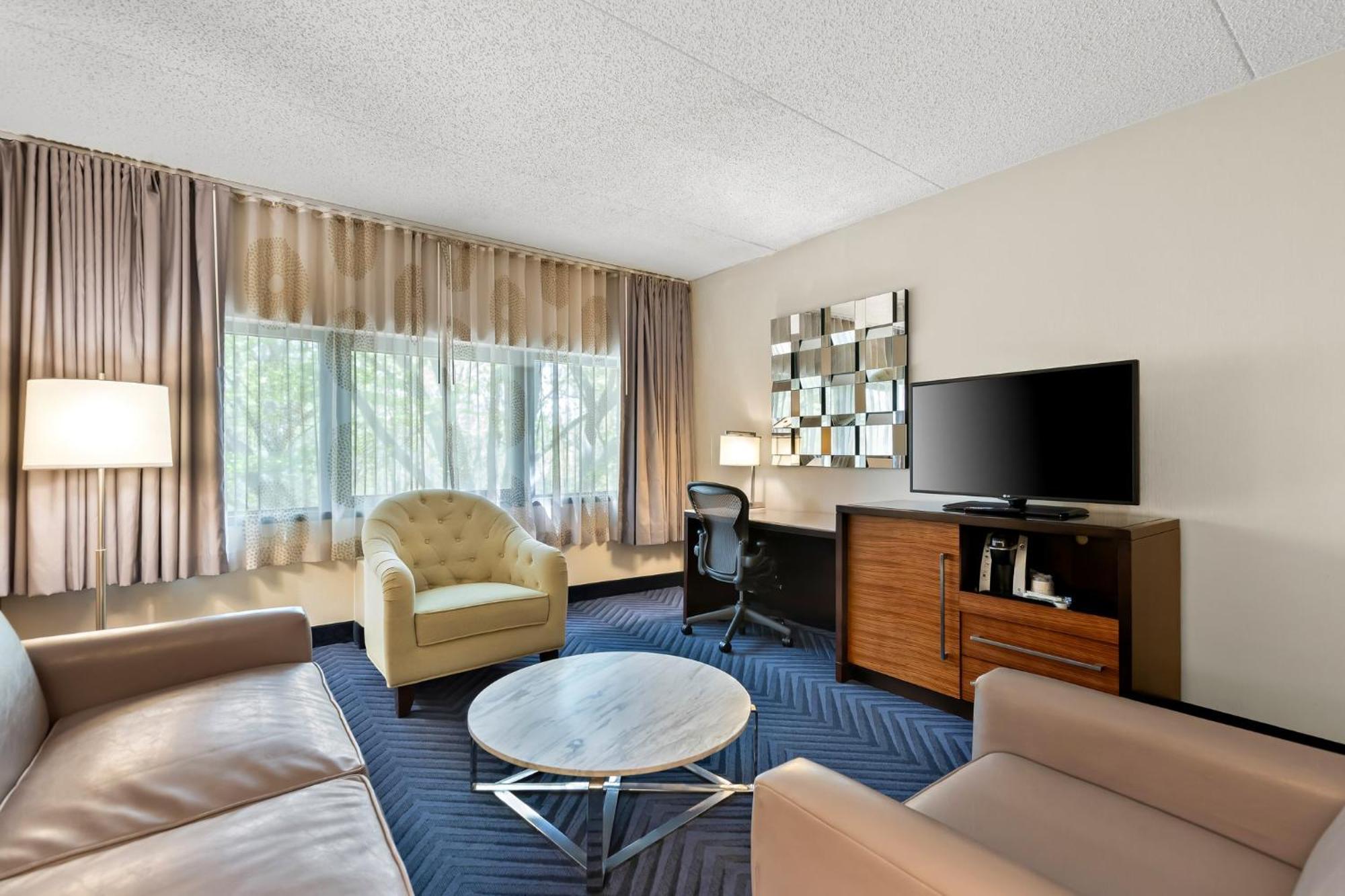 Crowne Plaza Princeton - Conference Center By Ihg Exterior photo
